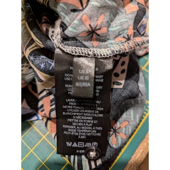 Anthropologie Margaret Jeane Leopard Top Size 6 Buttons 3/4 Sleeves Flaw - Picture 16 of 16